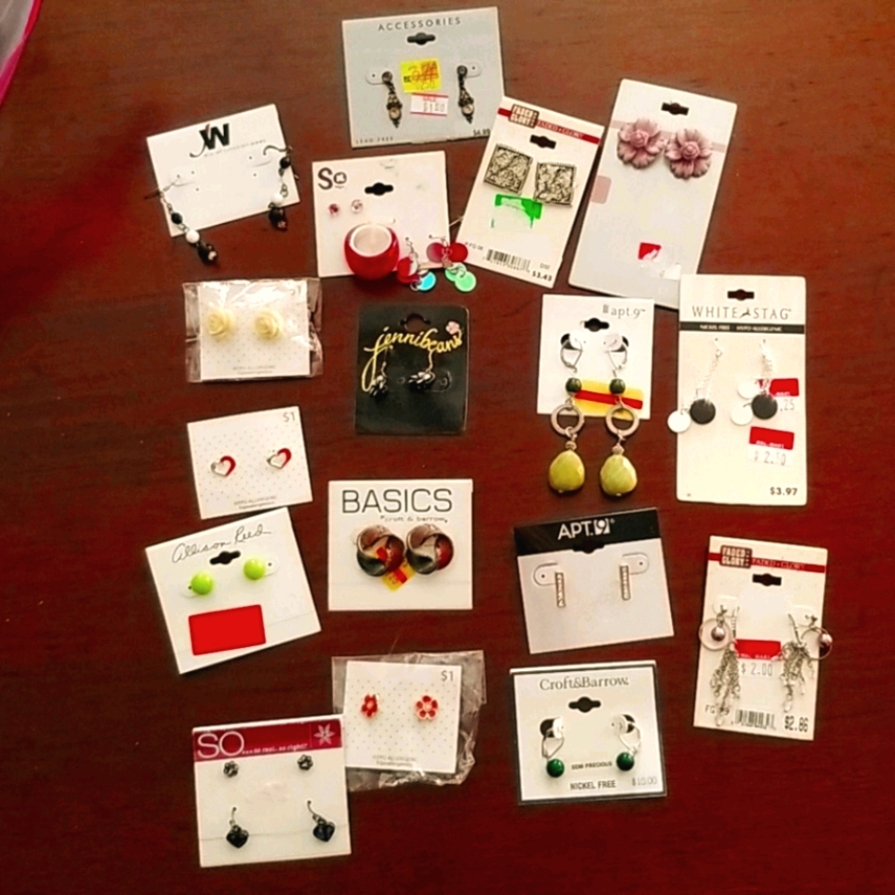 NWT 17 Pair of Earrings